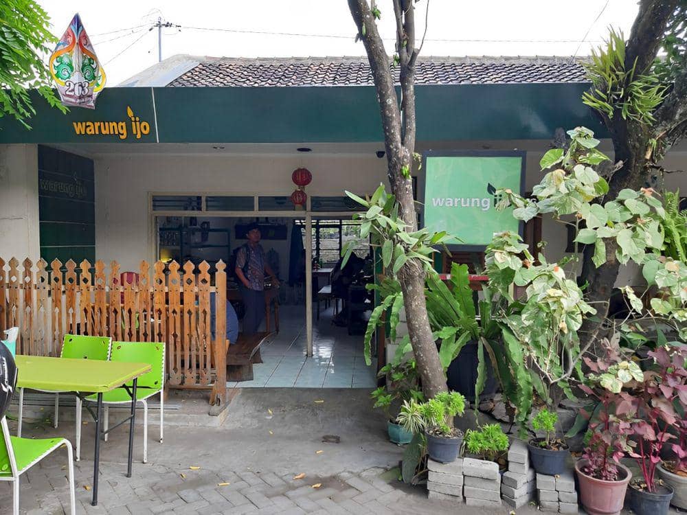 Warung Makan Ijo: Rasa Autentik di Jantung Cilacap